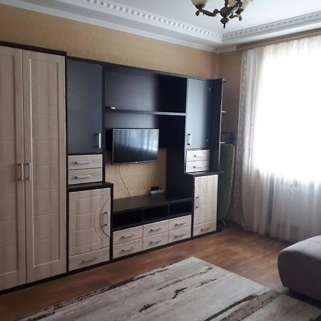Апартаменты, 2 Комн. 6 Мест Kropyvnytskyi Exterior foto